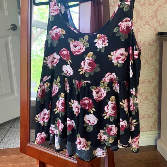 Forever 21 floral tank - Picture 3 of 7